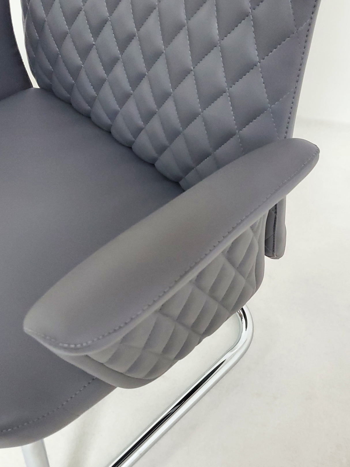 Modern Grey Leather Meeting Room Chair with Winged Arm - DE2915C