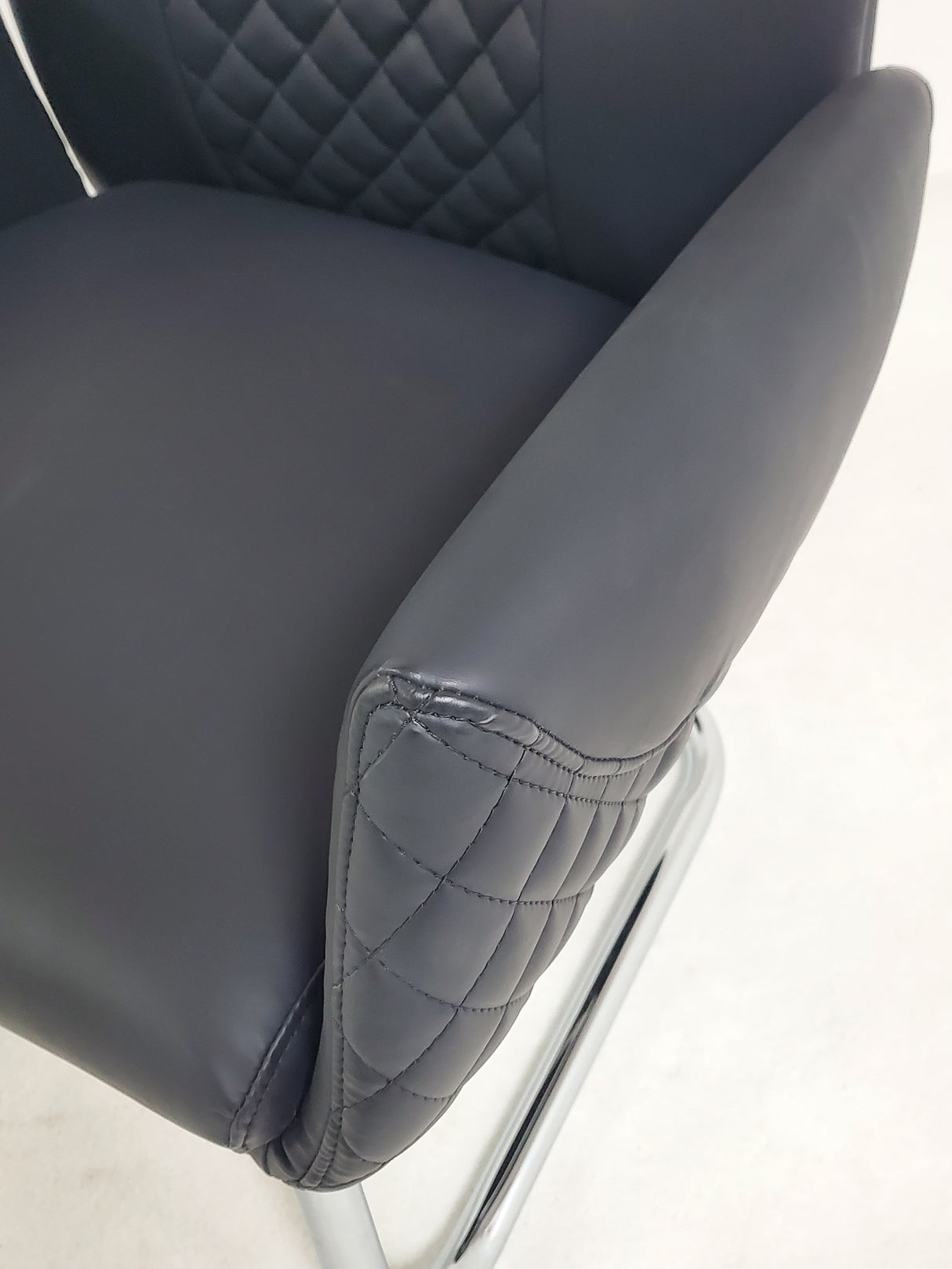 Modern Black Leather Meeting Room Chair - DL205C