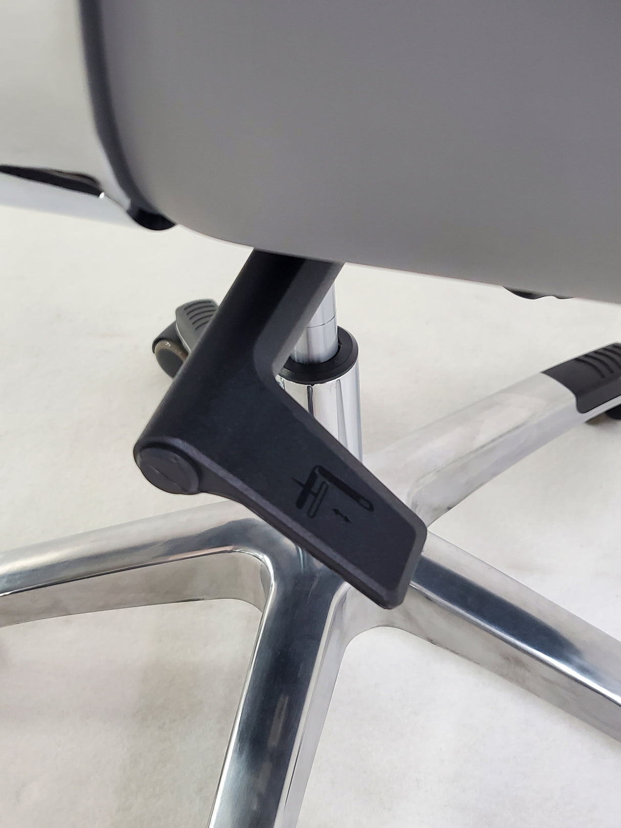 Contemporary Light Grey Leather Reclining Executive Office - YS1107A