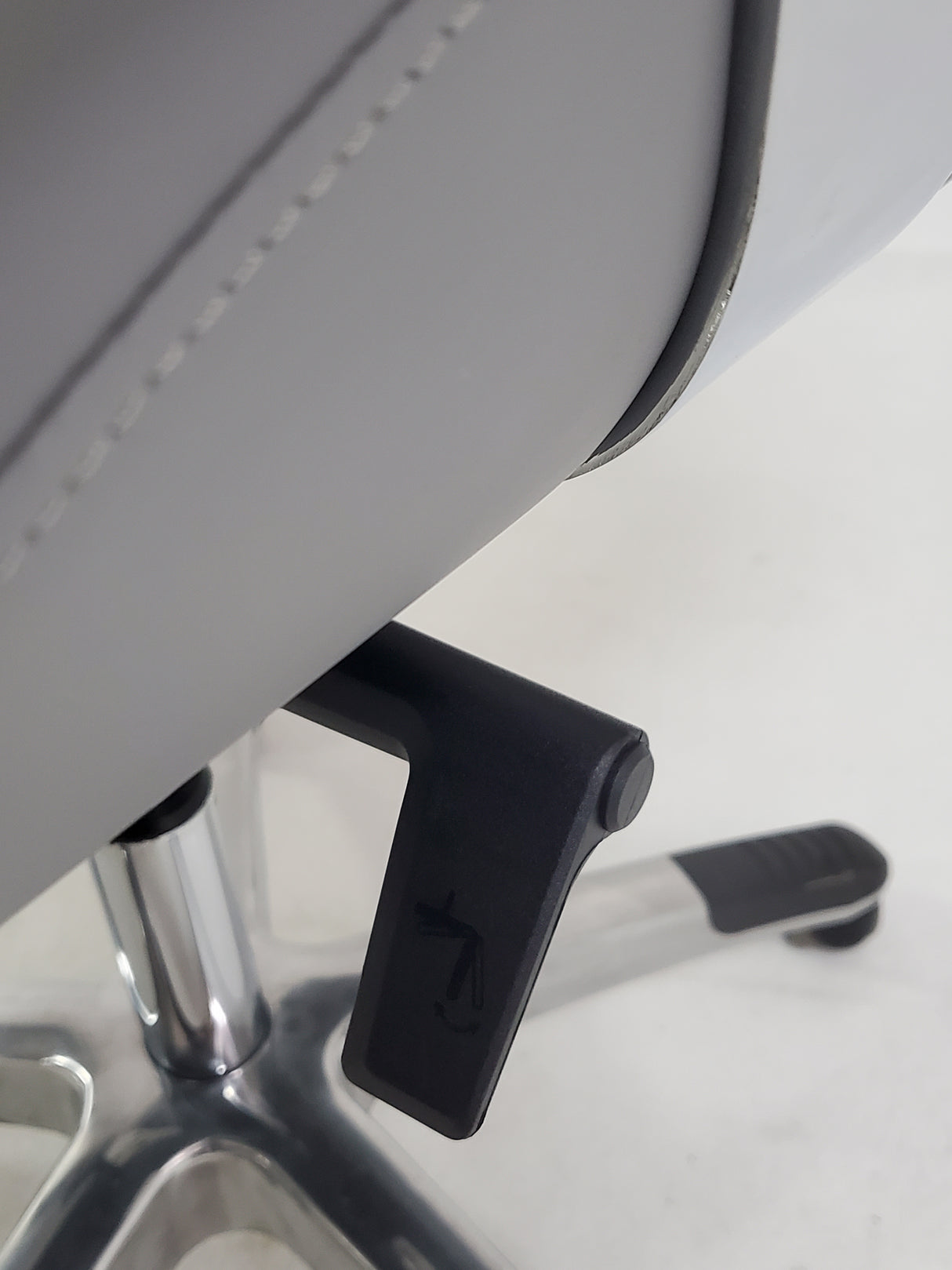 Contemporary Light Grey Leather Reclining Executive Office - YS1107A