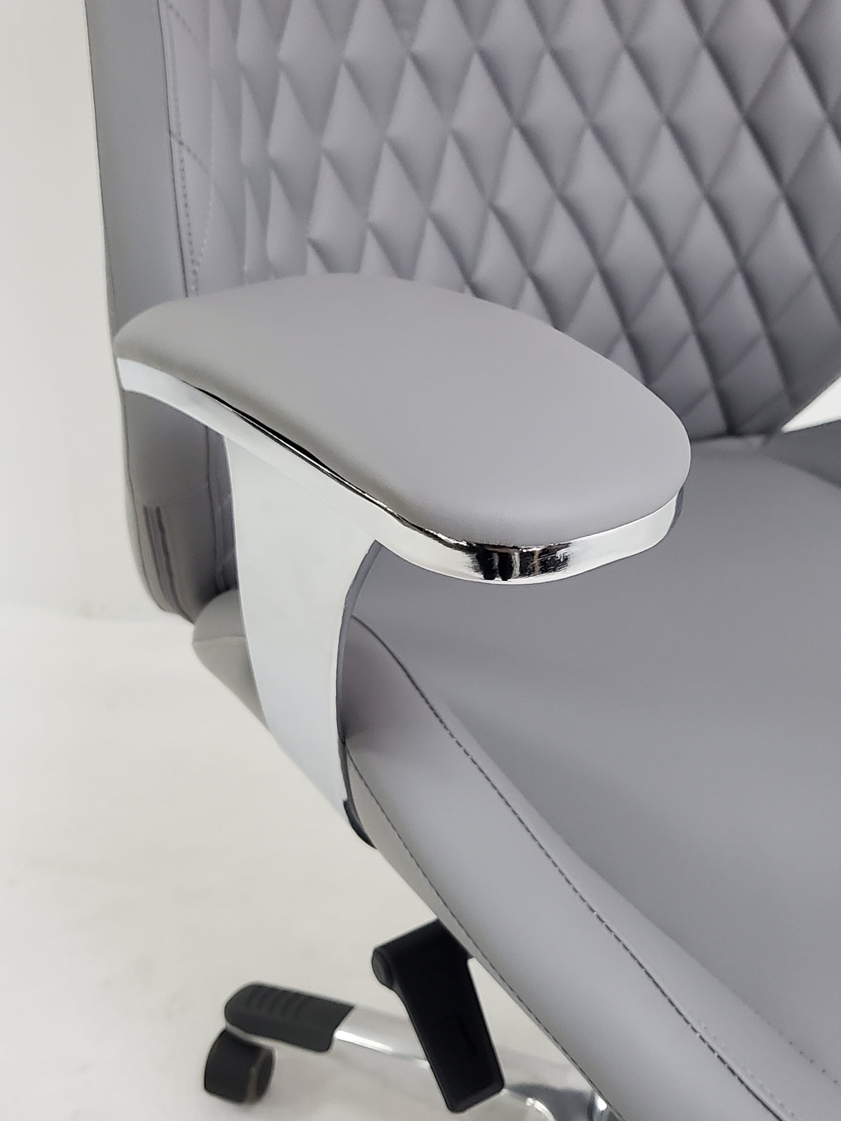 Contemporary Light Grey Leather Reclining Executive Office - YS1107A