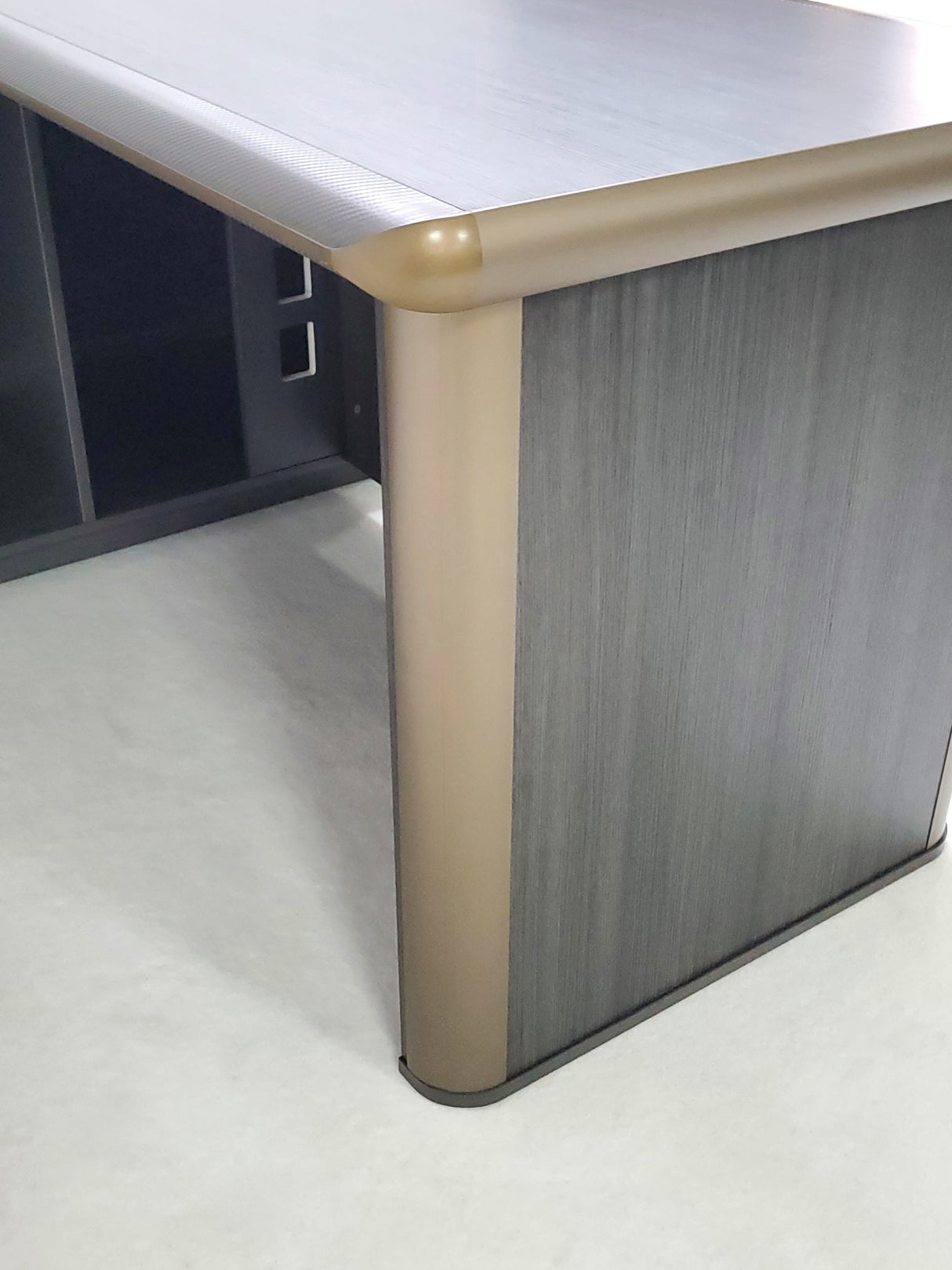 Modern Grey Oak Executive Corner Office Desk with Carbon Fibre and Brass Metal Edging - 1600mm - FP60-D02