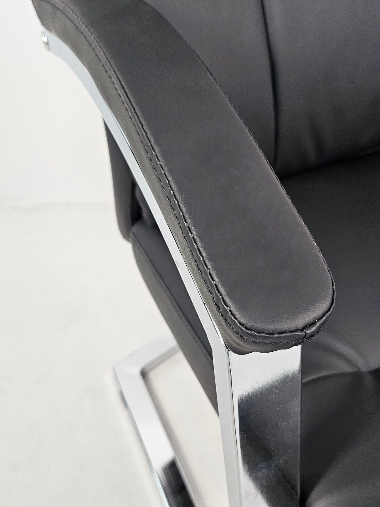 Modern Chrome and Black Leather Executive Visitor Chair - FE-202