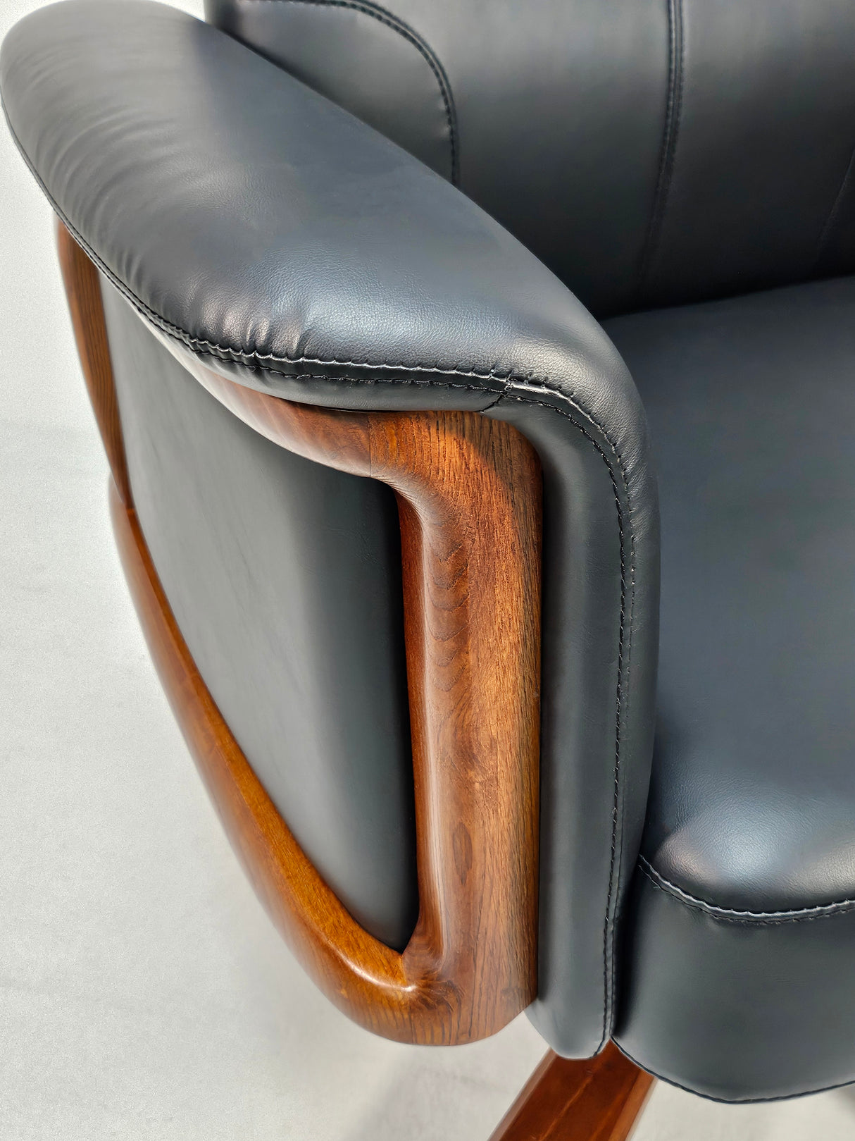 Black Leather Executive Office Chair with Solid Wood Detailing - ZX-006