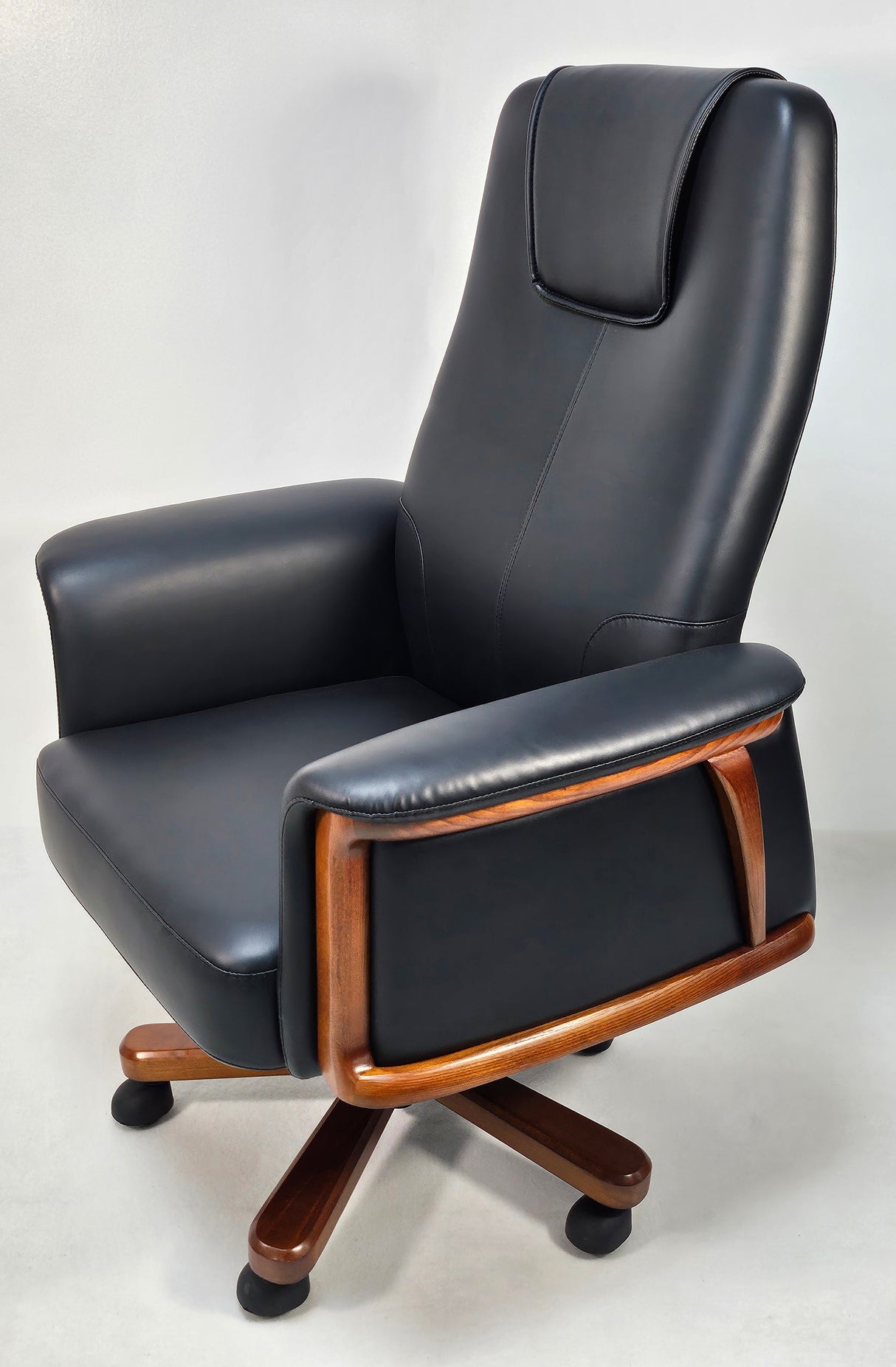 Black Leather Executive Office Chair with Solid Wood Detailing - ZX-006