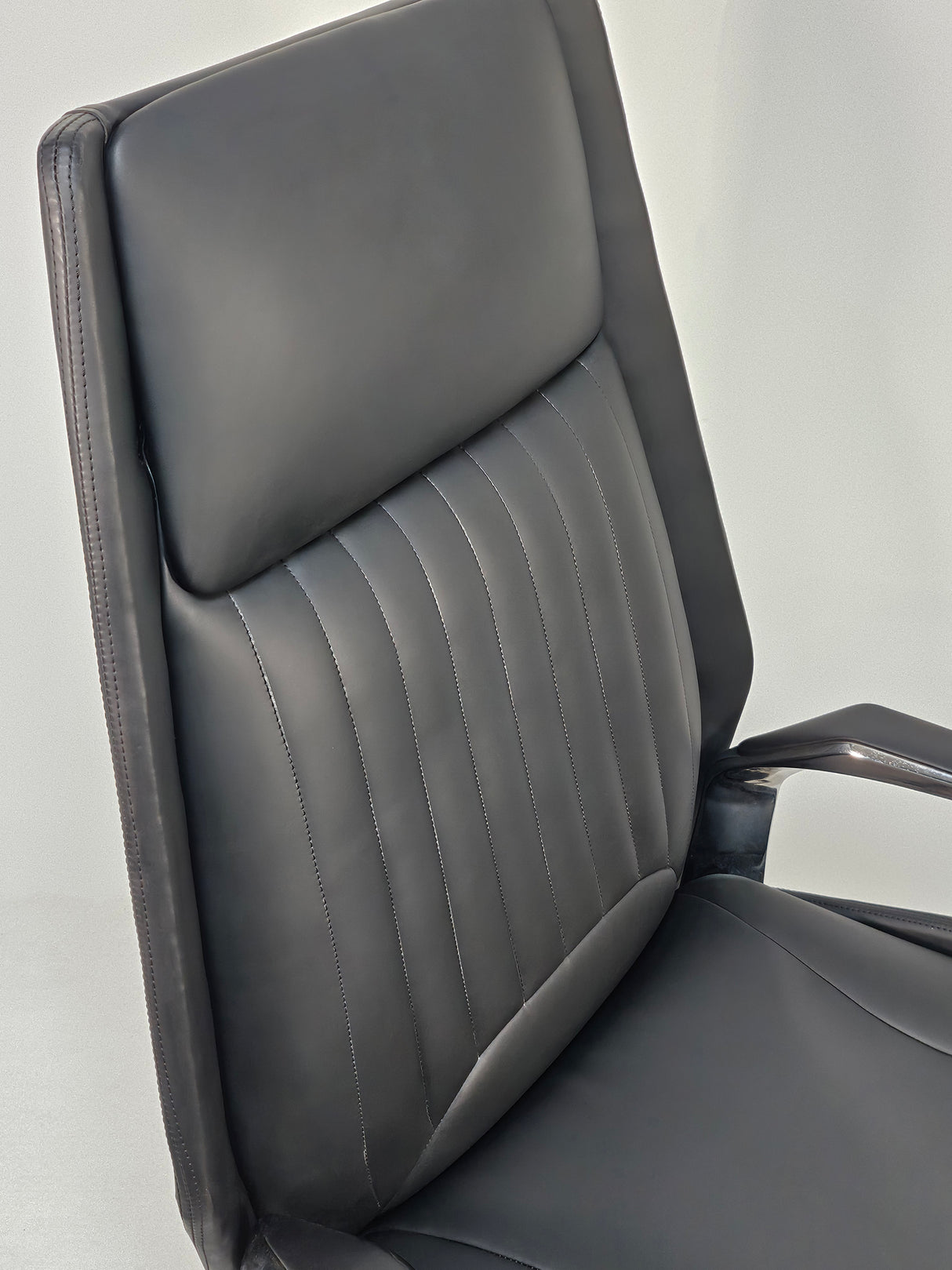 Quality Modern Heavy Duty Office Chair in Black Leather - DT-8530
