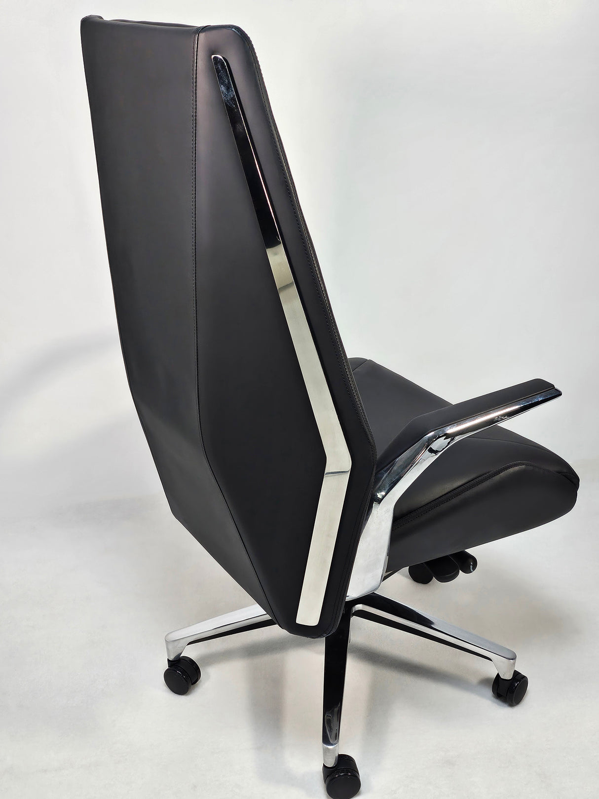 Quality Modern Heavy Duty Office Chair in Black Leather - DT-8530