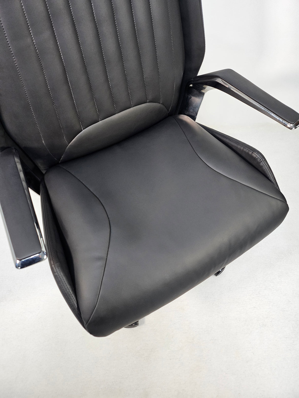 Quality Modern Heavy Duty Office Chair in Black Leather - DT-8530