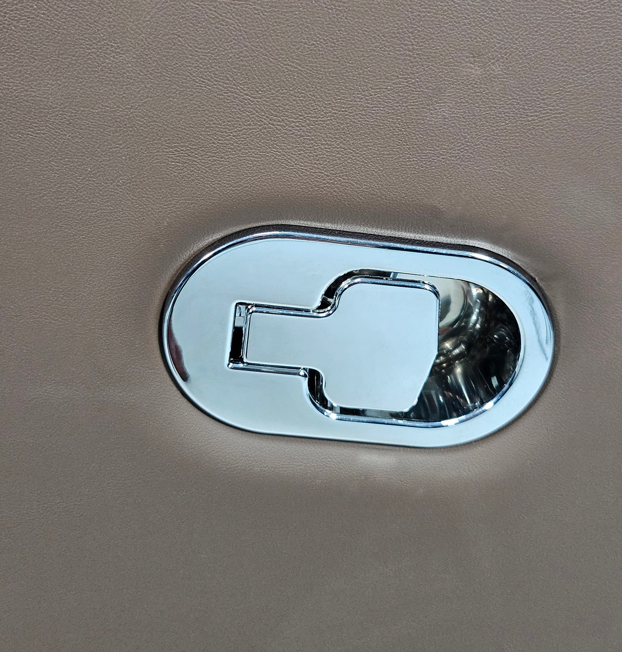 Full Reclining High Back Executive Office Chair in Brown Leather - H004