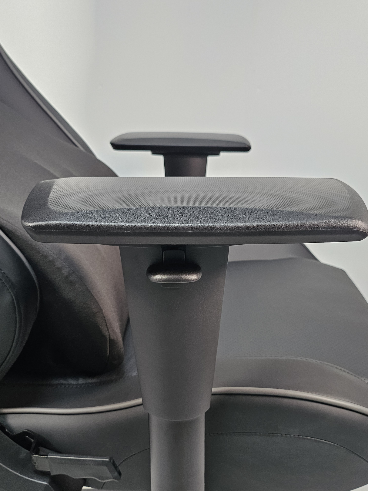 Reclining Black Leather Executive Gaming Style Office Chair -  F-092A