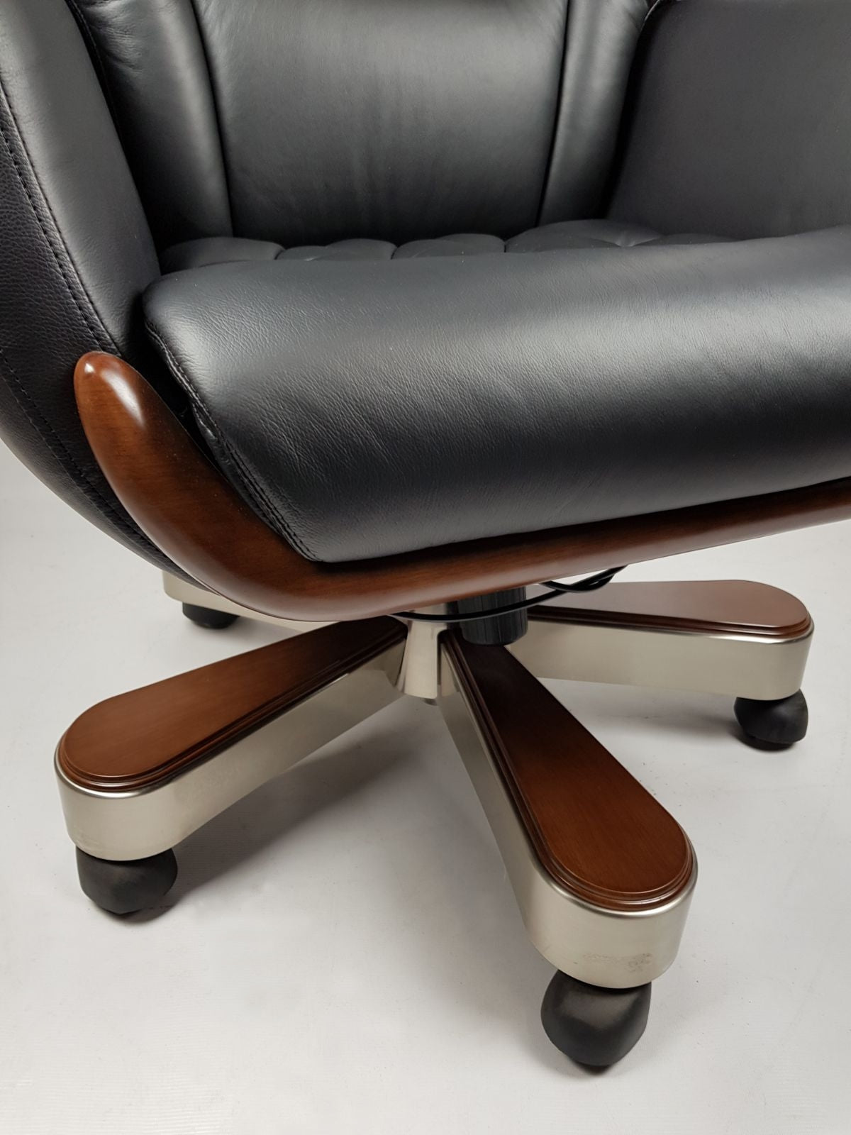 Black Leather Luxury Executive Office Chair - YS1505A