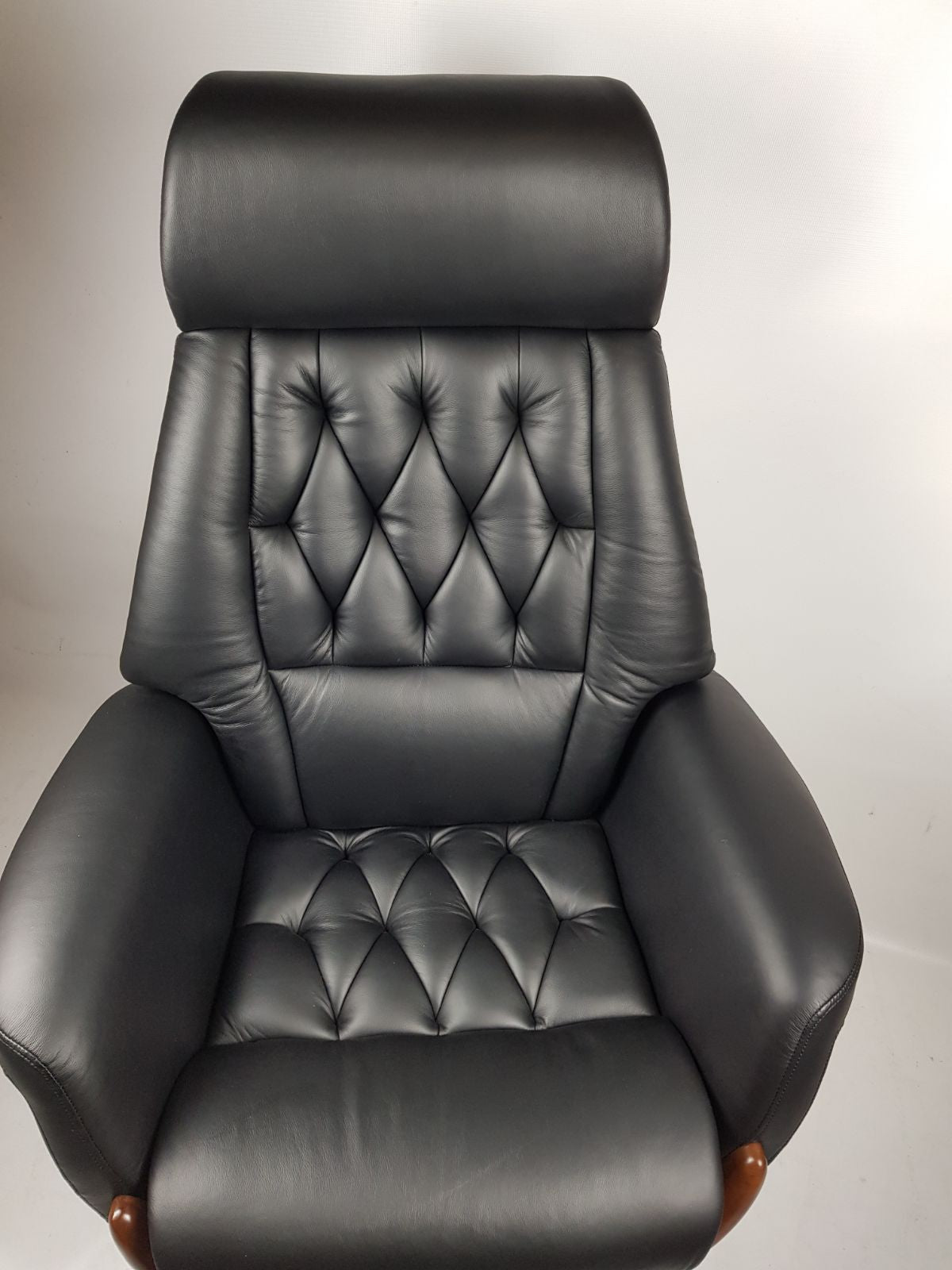 Black Leather Luxury Executive Office Chair - YS1505A