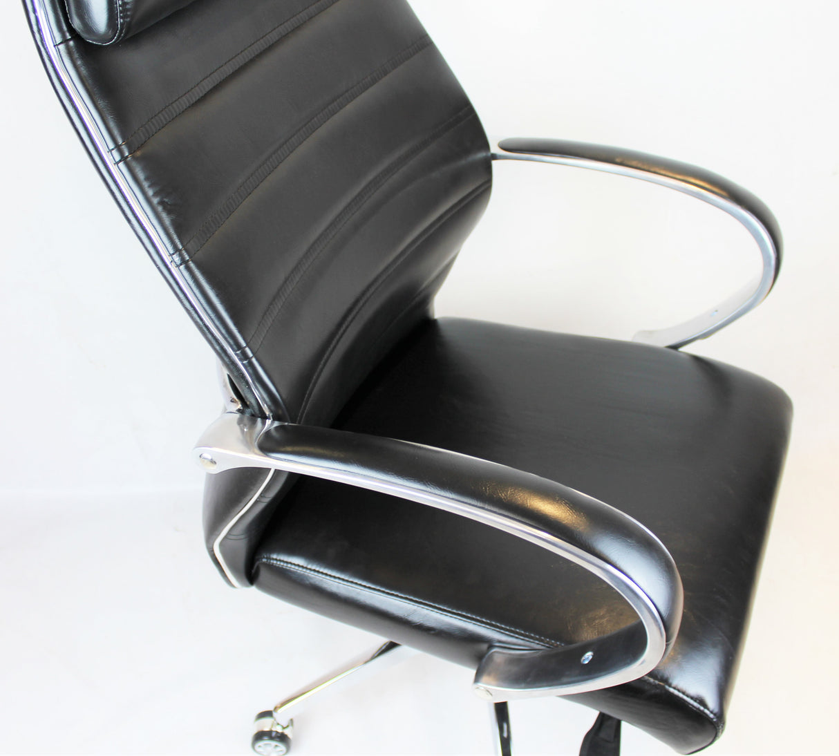 Modern Executive Office Chair in Black - DH-102 - SHOWROOM DISPLAY