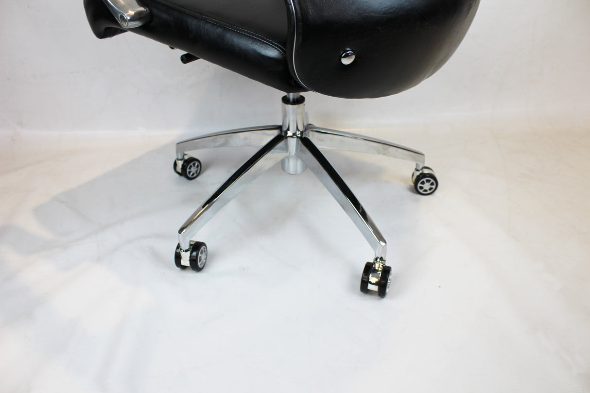 Modern Executive Office Chair in Black - DH-102 - SHOWROOM DISPLAY