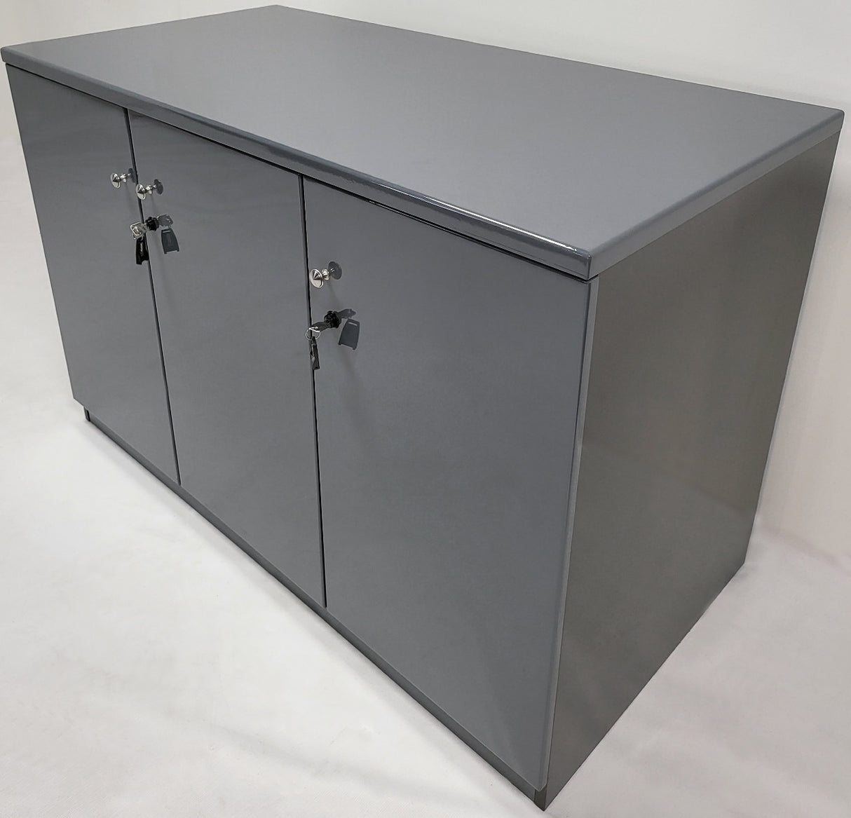 60cm Deep Three Door Cupboard in Grey Gloss - 122T