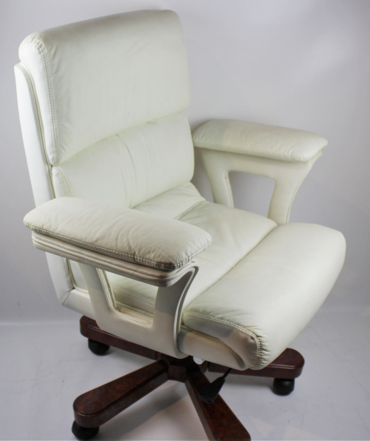 Executive Office Chair Genuine White Leather - Sold with marks and blemishes - DES-B020-W