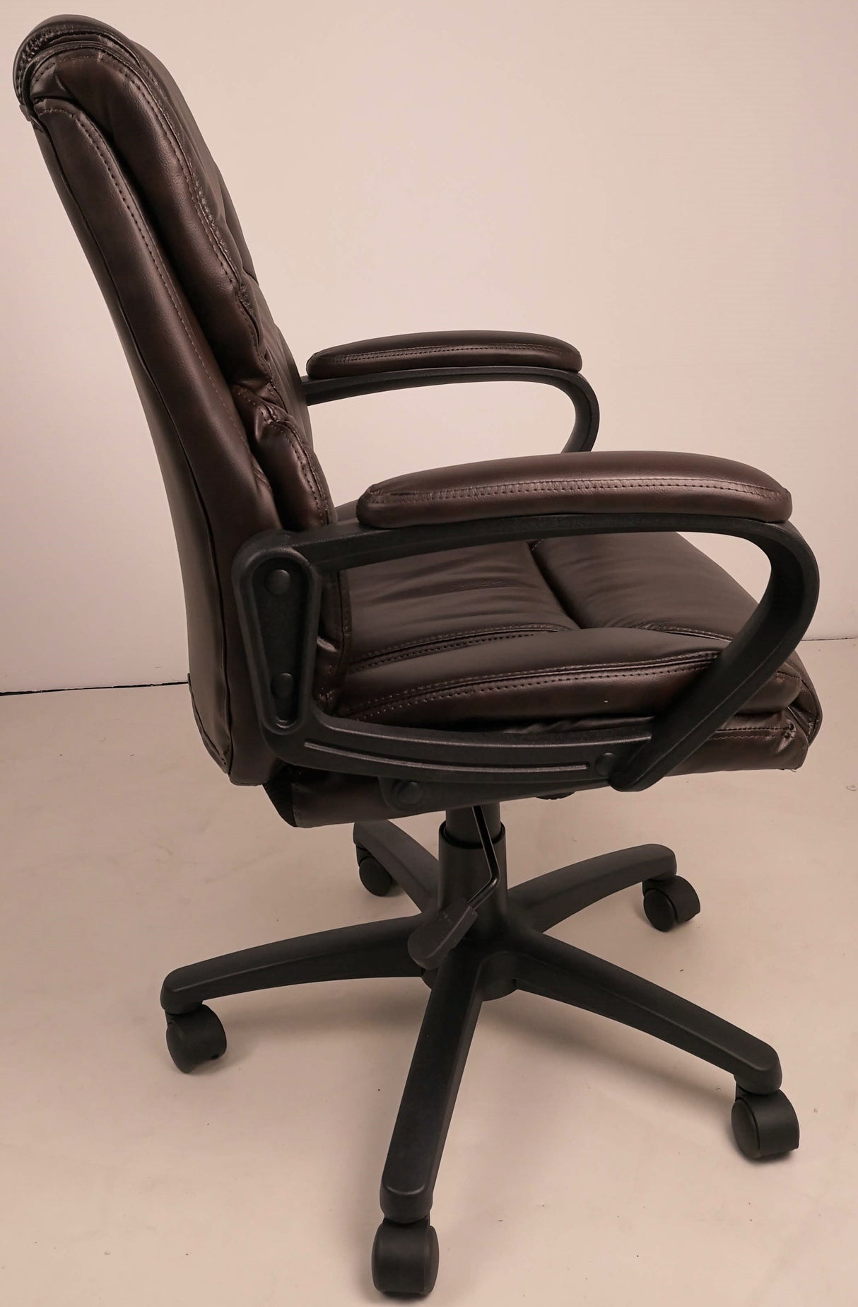 Soft Padded Low Back Executive Office Chair in Brown Leather - 2121C