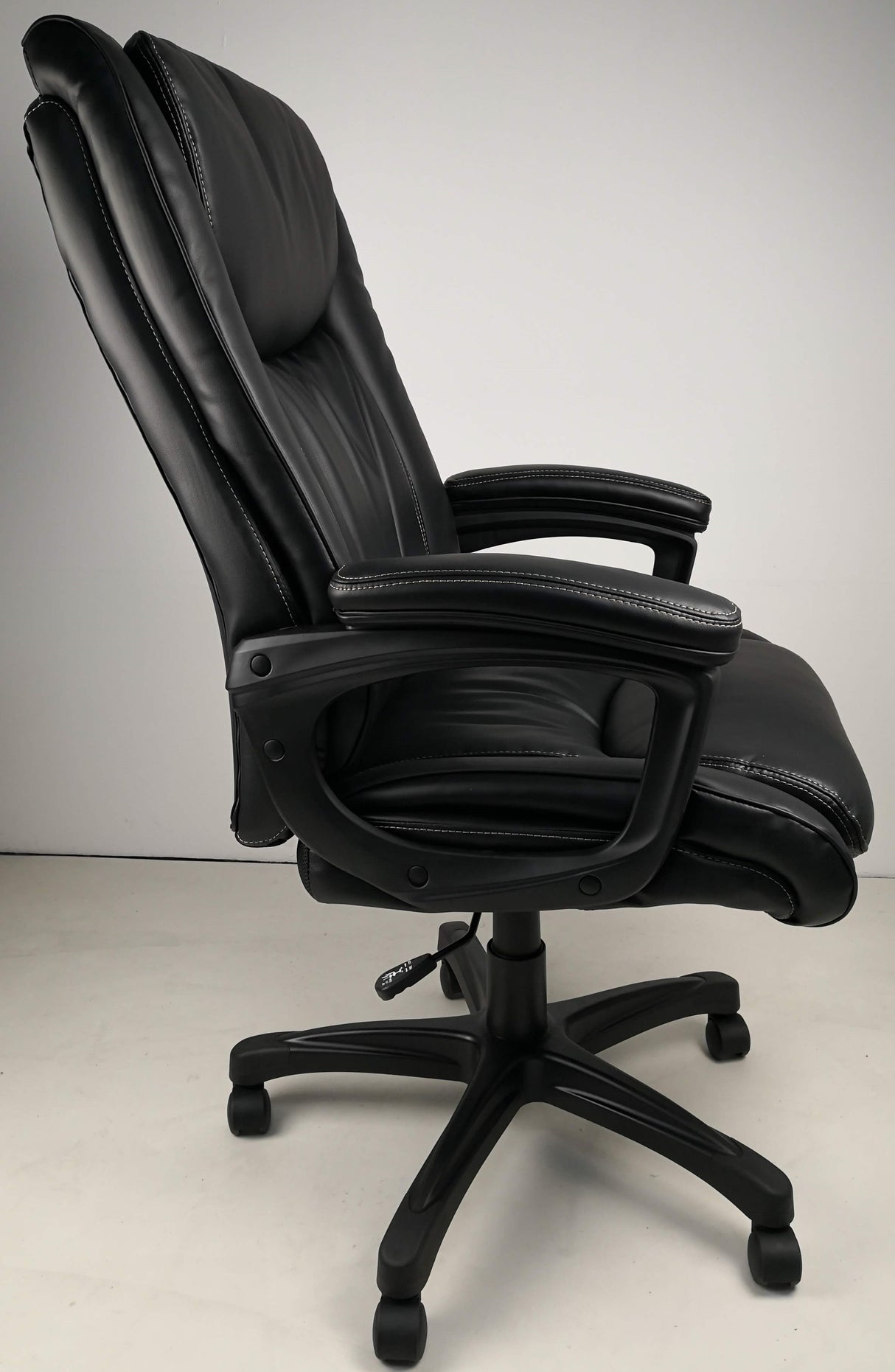 Soft Padded Executive Office Chair in Black Leather - 2029
