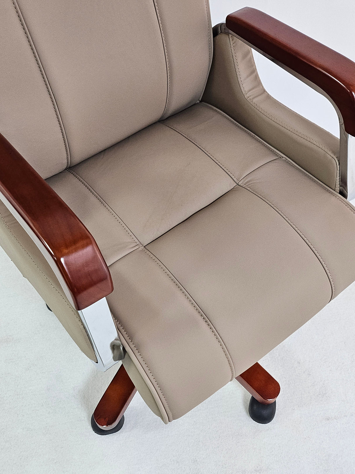 Grey Beige Executive Office Chair in Genuine Leather - HM003B