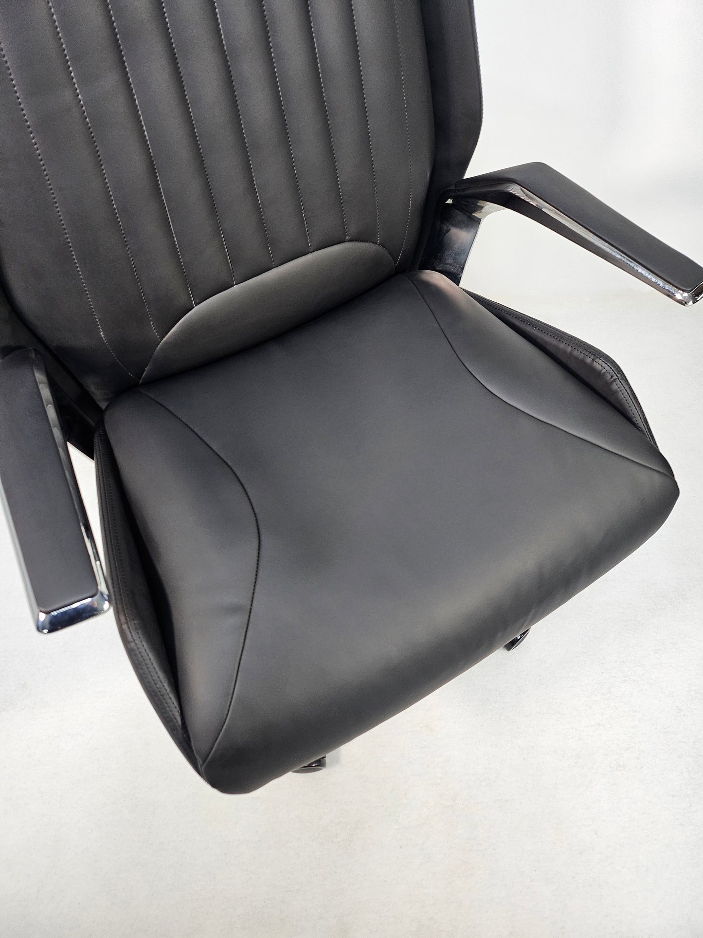 Quality Modern Heavy Duty Office Chair in Black Leather - DT-8530