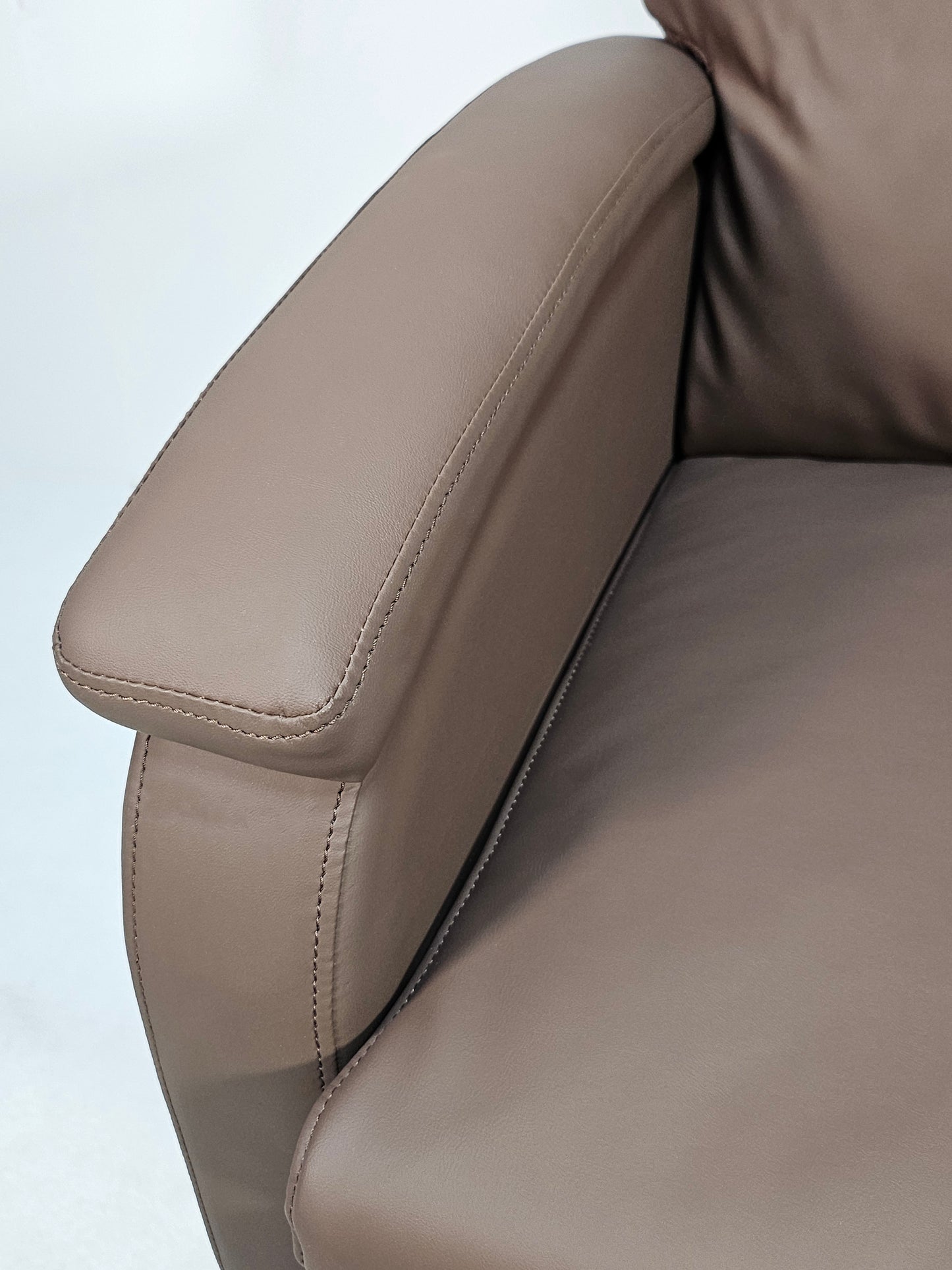 Full Reclining High Back Executive Office Chair in Brown Leather - H004