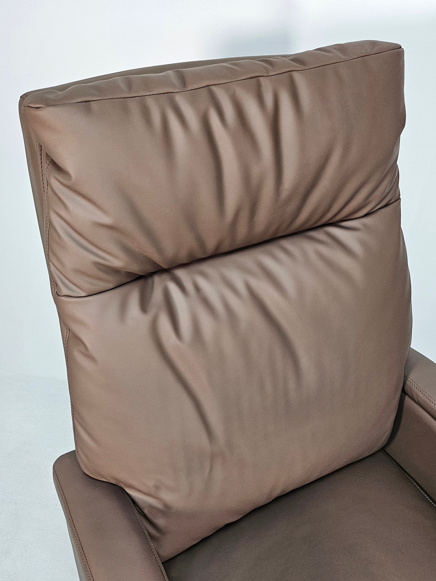 Full Reclining High Back Executive Office Chair in Brown Leather - H004