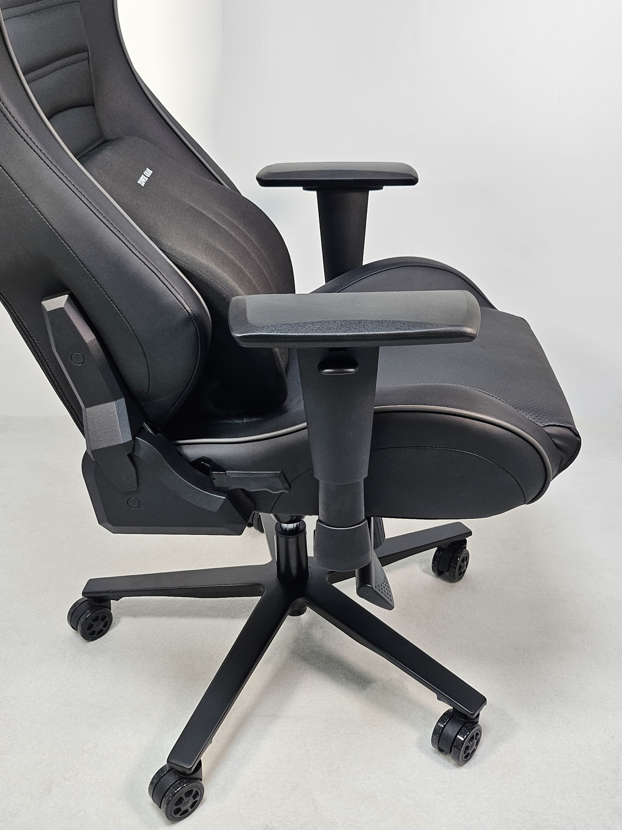 Reclining Black Leather Executive Gaming Style Office Chair - F-092A