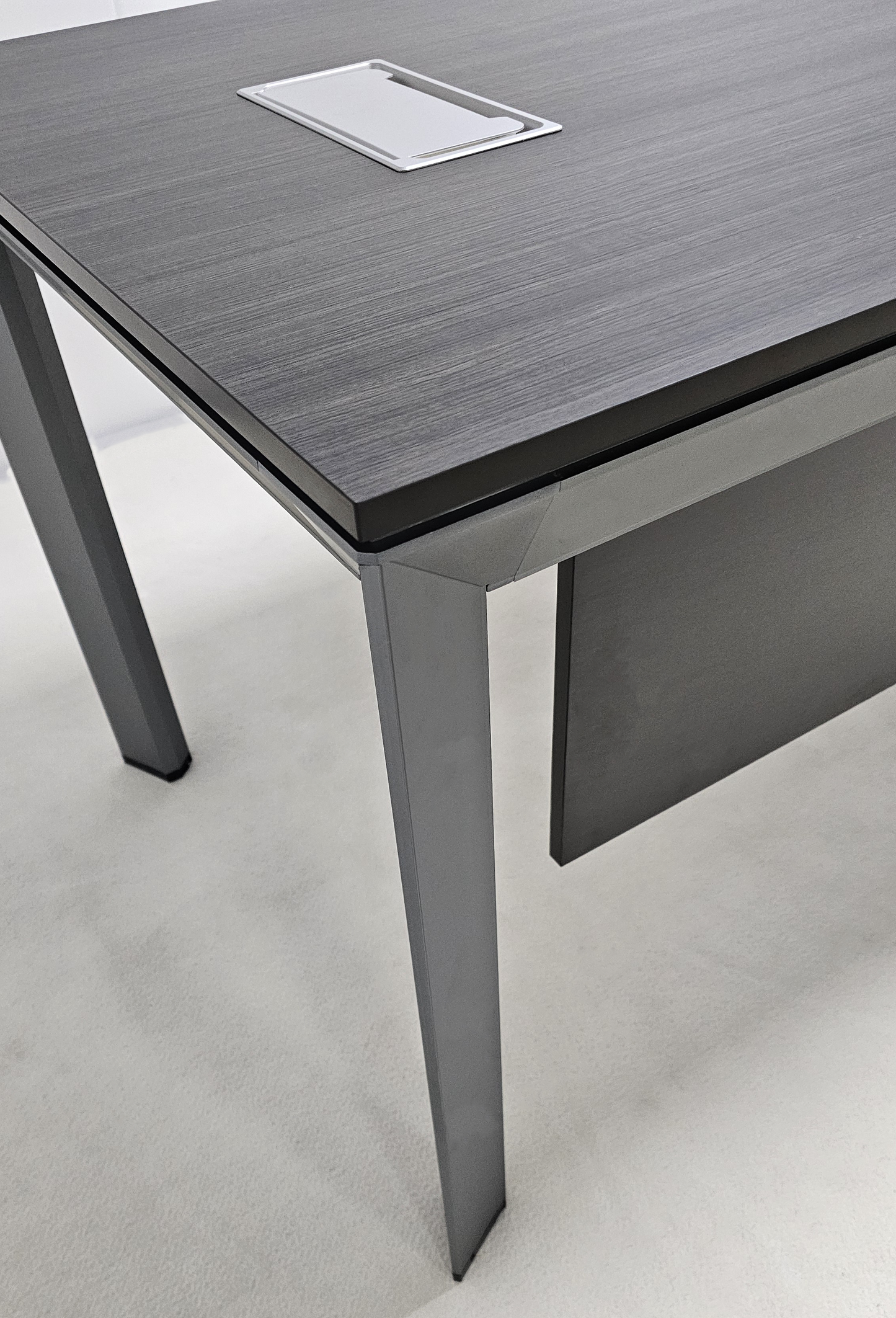Modern Aluminum Leg Executive Executive Office Desk / Meeting Table - 1400mm, 1600mm, 1800mm, 2000mm - New York-DG16