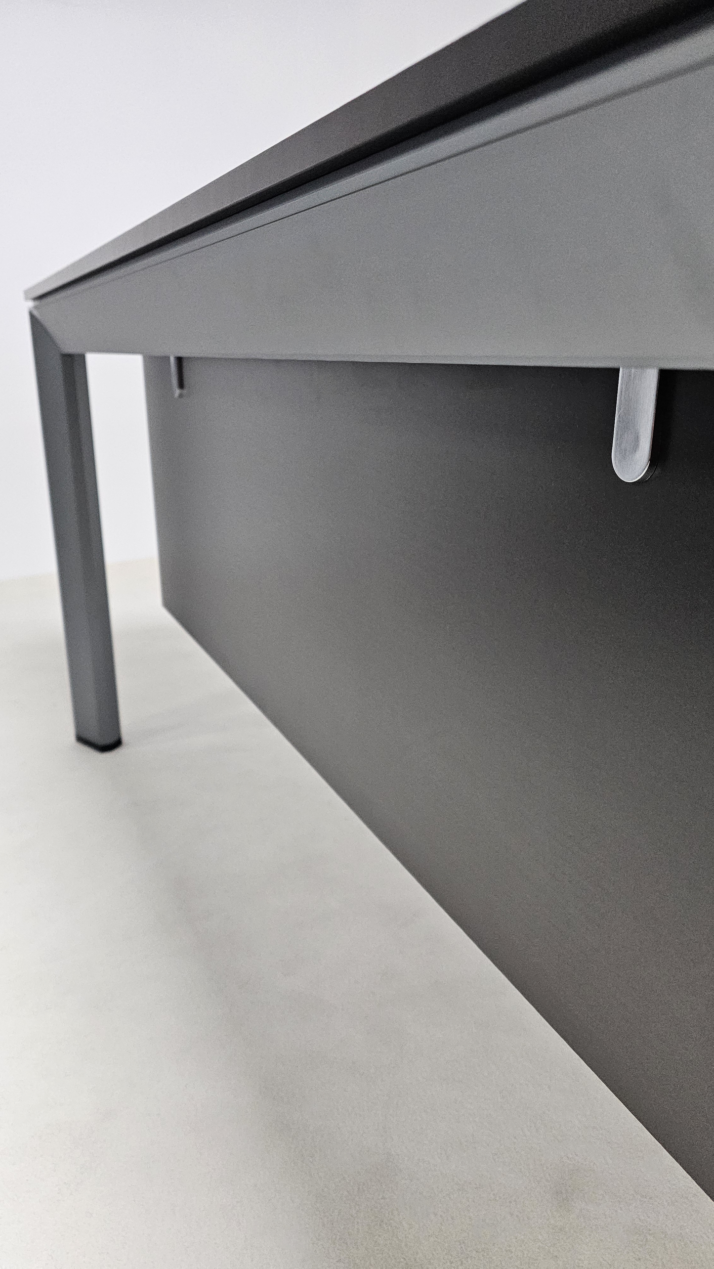 Modern Aluminum Leg Executive Executive Office Desk / Meeting Table - 1400mm, 1600mm, 1800mm, 2000mm - New York-DG16