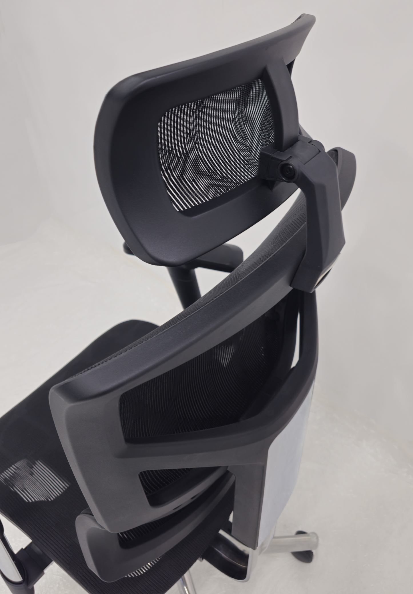Luxury Ergonomic Black Mesh Office Chair with Adjustable Headrest, Lumbar Support & Seat Slide - A9