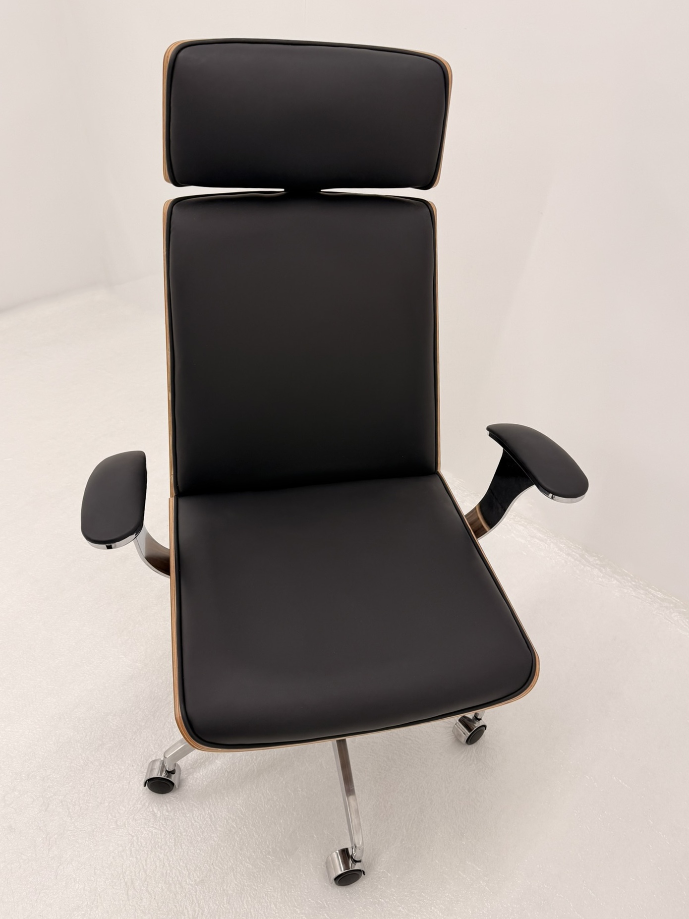 Black Leather Executive Office Chair with Walnut Veneer Shell - YS1205A