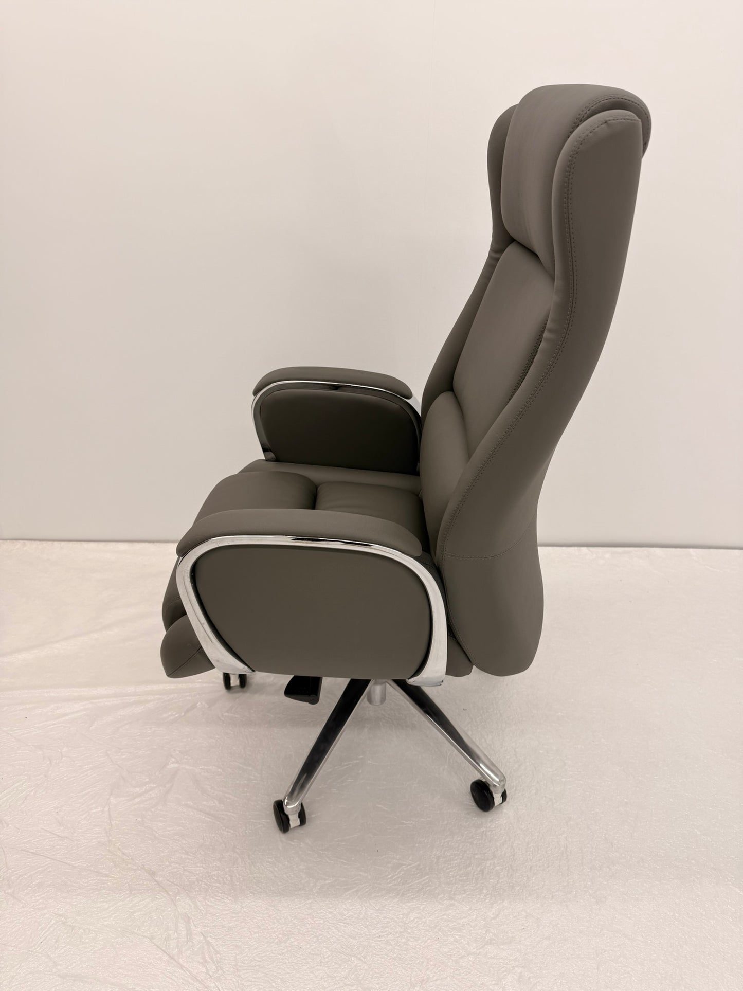 Grey Leather Executive Office Chair with Chrome Trimmed Arms - J1201