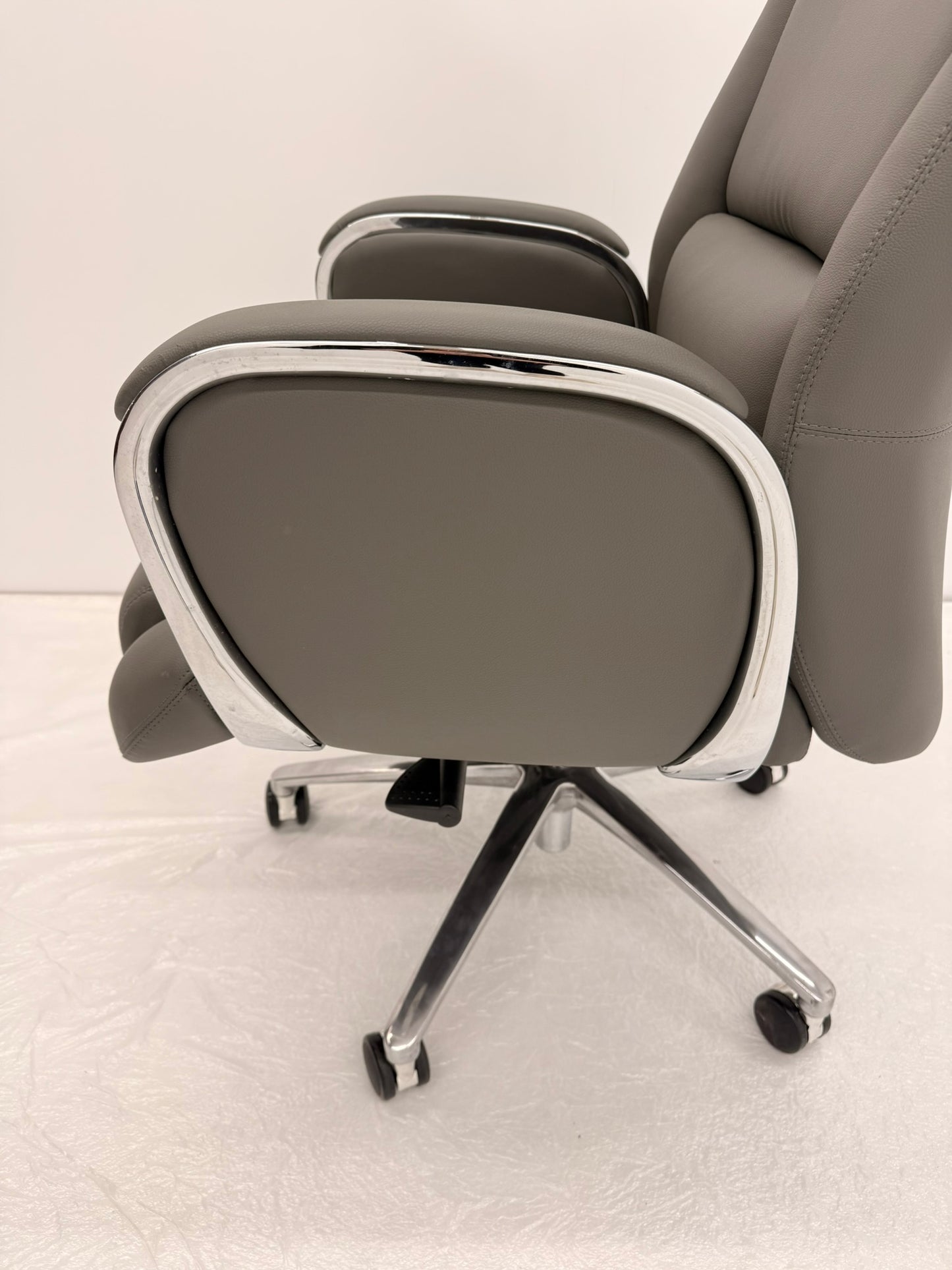 Grey Leather Executive Office Chair with Chrome Trimmed Arms - J1201