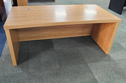 EX SHOWROOM - Modern Oak Executive Office Desk with Chesterfield Modesty Panel DESK ONLY - 1800mm - 8692