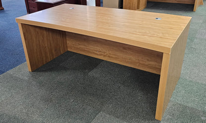 EX SHOWROOM - Modern Oak Executive Office Desk with Chesterfield Modesty Panel DESK ONLY - 1800mm - 8692