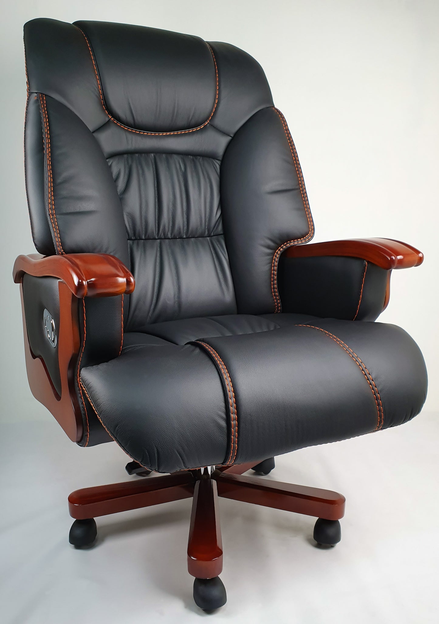 Luxury Large Black Leather Executive Office Chair - A00L