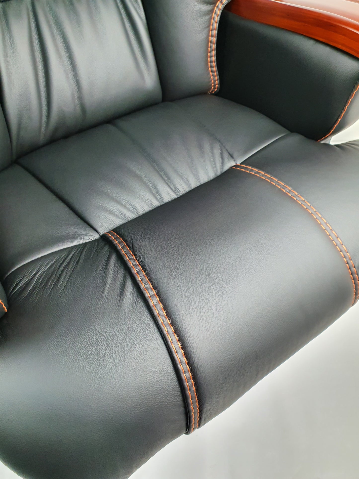 Luxury Large Black Leather Executive Office Chair - A00L