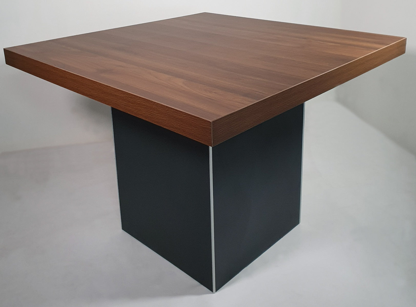 Extendable deals meeting table